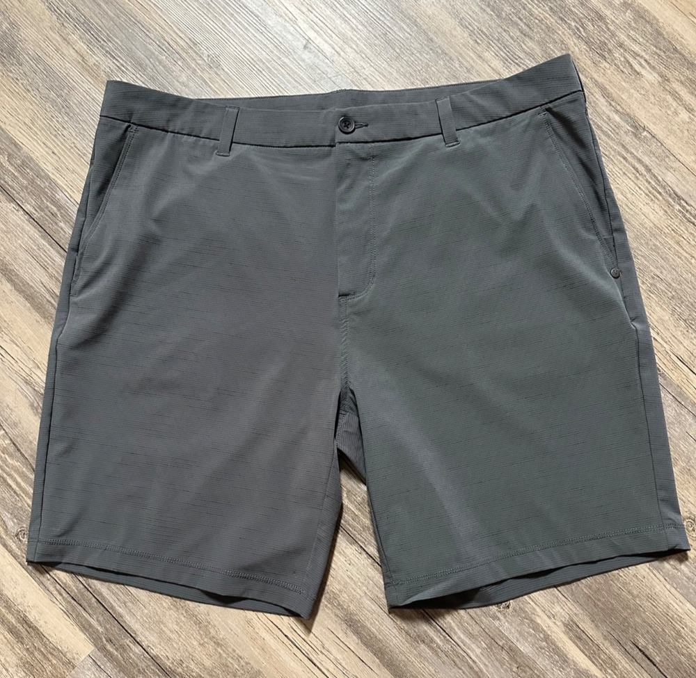 Vuori Men's Flat Front Performance Shorts in Dark Gray